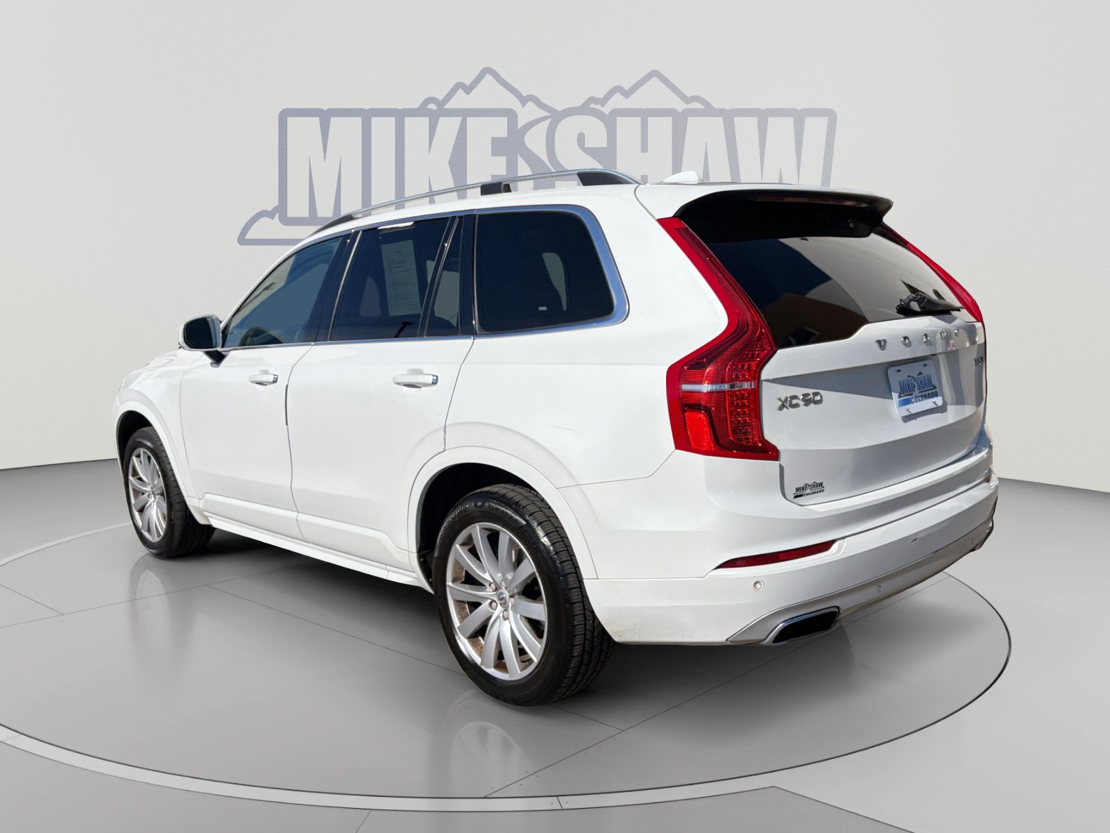 Used 2018 Volvo XC90 T6 Momentum w/ Momentum Plus Package AWD/4WD image 3