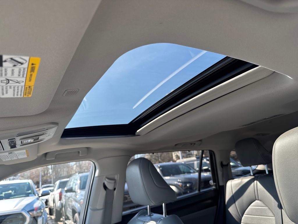 Used 2022 Toyota Highlander XLE image 16