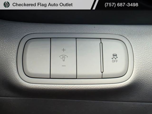 Used 2023 Hyundai Venue SEL image 11