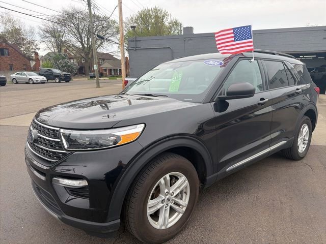 Used 2024 Ford Explorer XLT w/ Equipment Group 202A AWD/4WD image 3