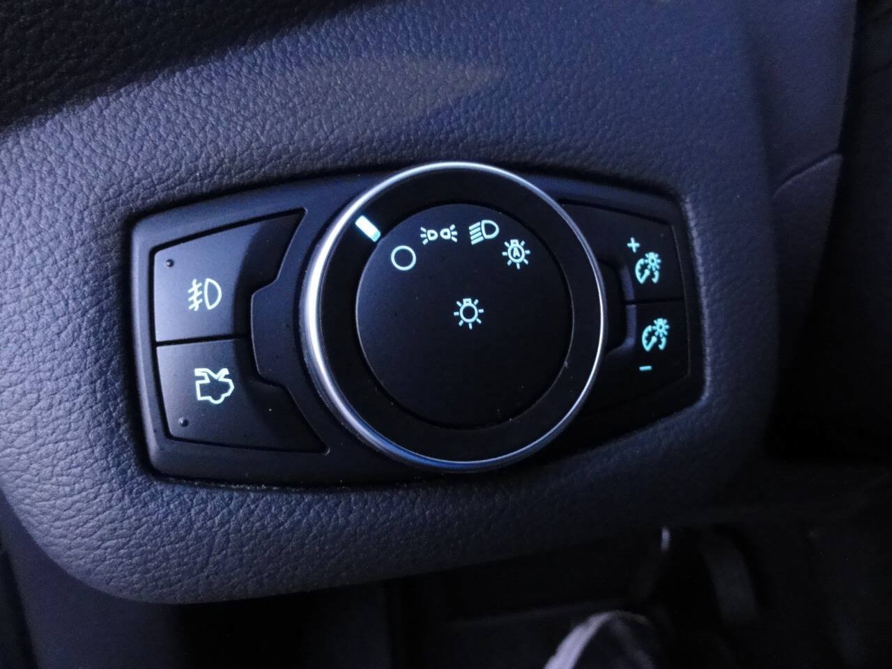 Used 2016 Ford Escape Titanium AWD/4WD image 22
