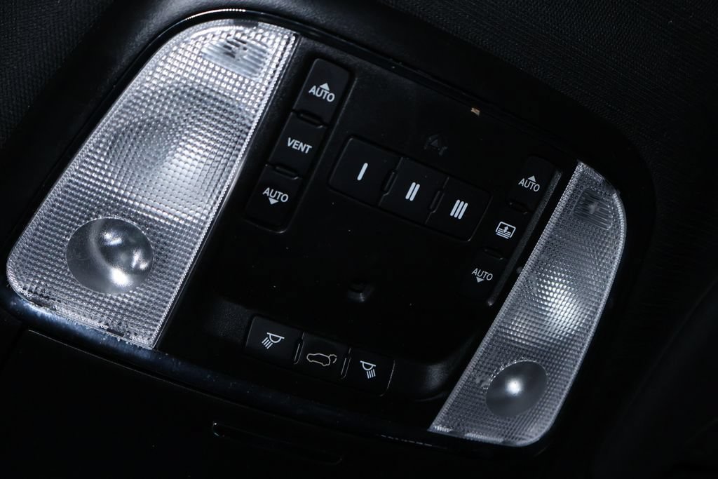 Used 2017 Jeep Grand Cherokee Limited w/ Luxury Group II AWD/4WD image 29