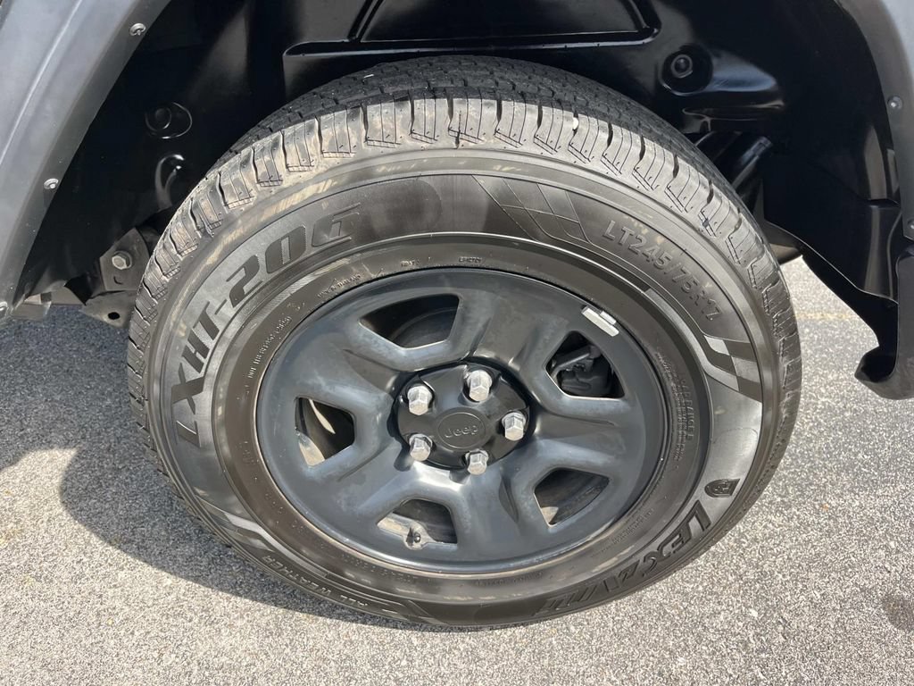 Used 2018 Jeep Wrangler Sport AWD/4WD image 12