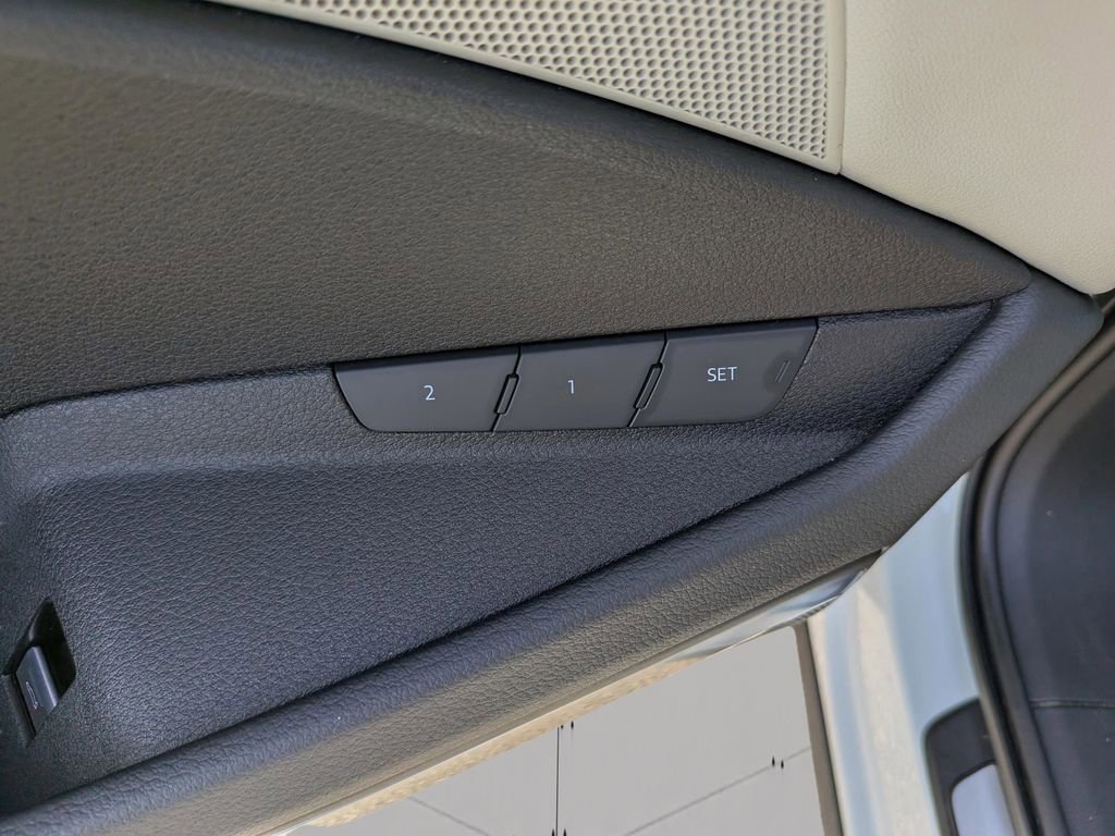 Used 2022 Audi e-tron Premium Plus w/ Premium Plus Package image 20