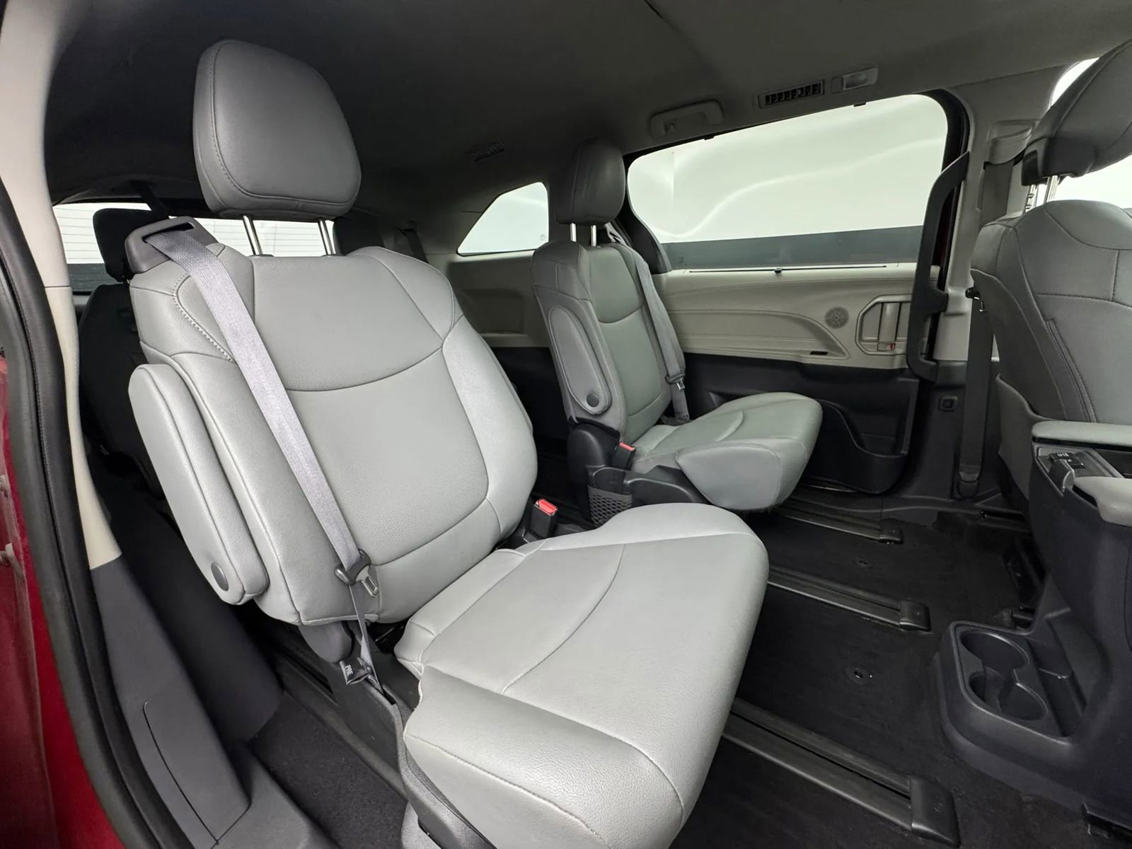 Used 2023 Toyota Sienna XLE AWD/4WD image 35