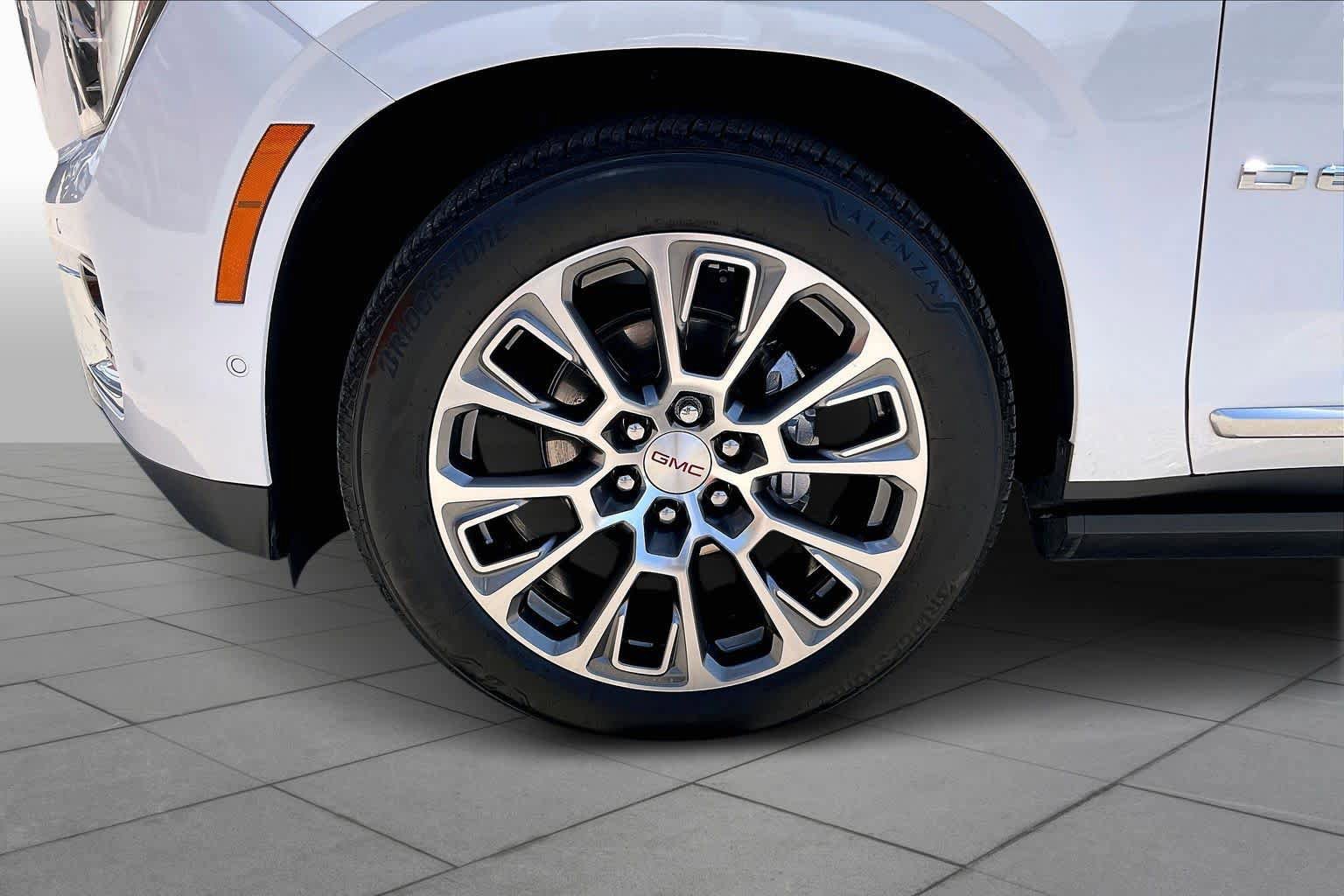 Used 2026 GMC Yukon XL Denali w/ Sun & Power Step Package RWD image 11