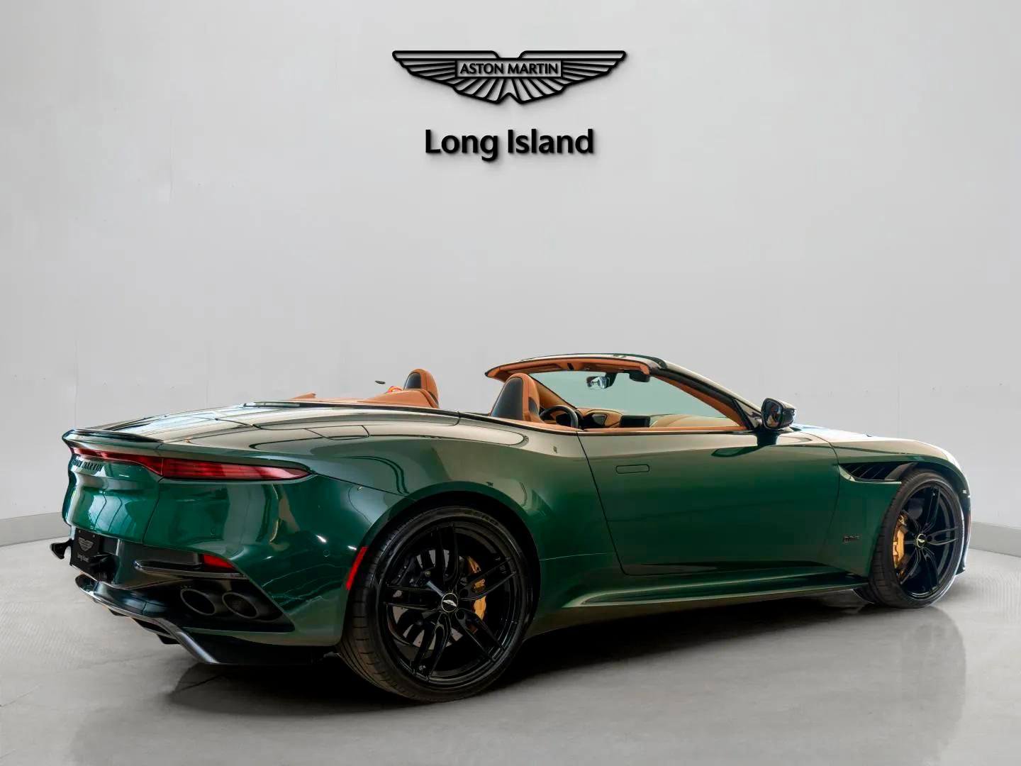 Used 2021 Aston Martin DBS Superleggera Volante image 11