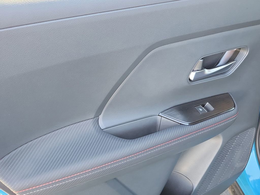 Used 2025 Nissan Kicks SR image 23