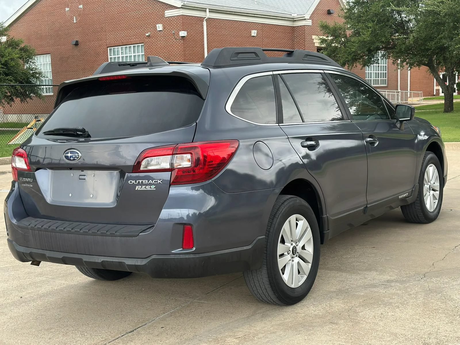Used 2017 Subaru Outback 2.5i Premium AWD/4WD image 5