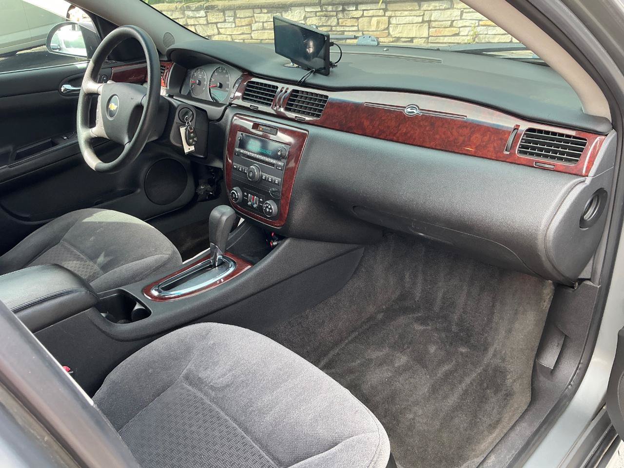 Used 2009 Chevrolet Impala LT FWD image 8