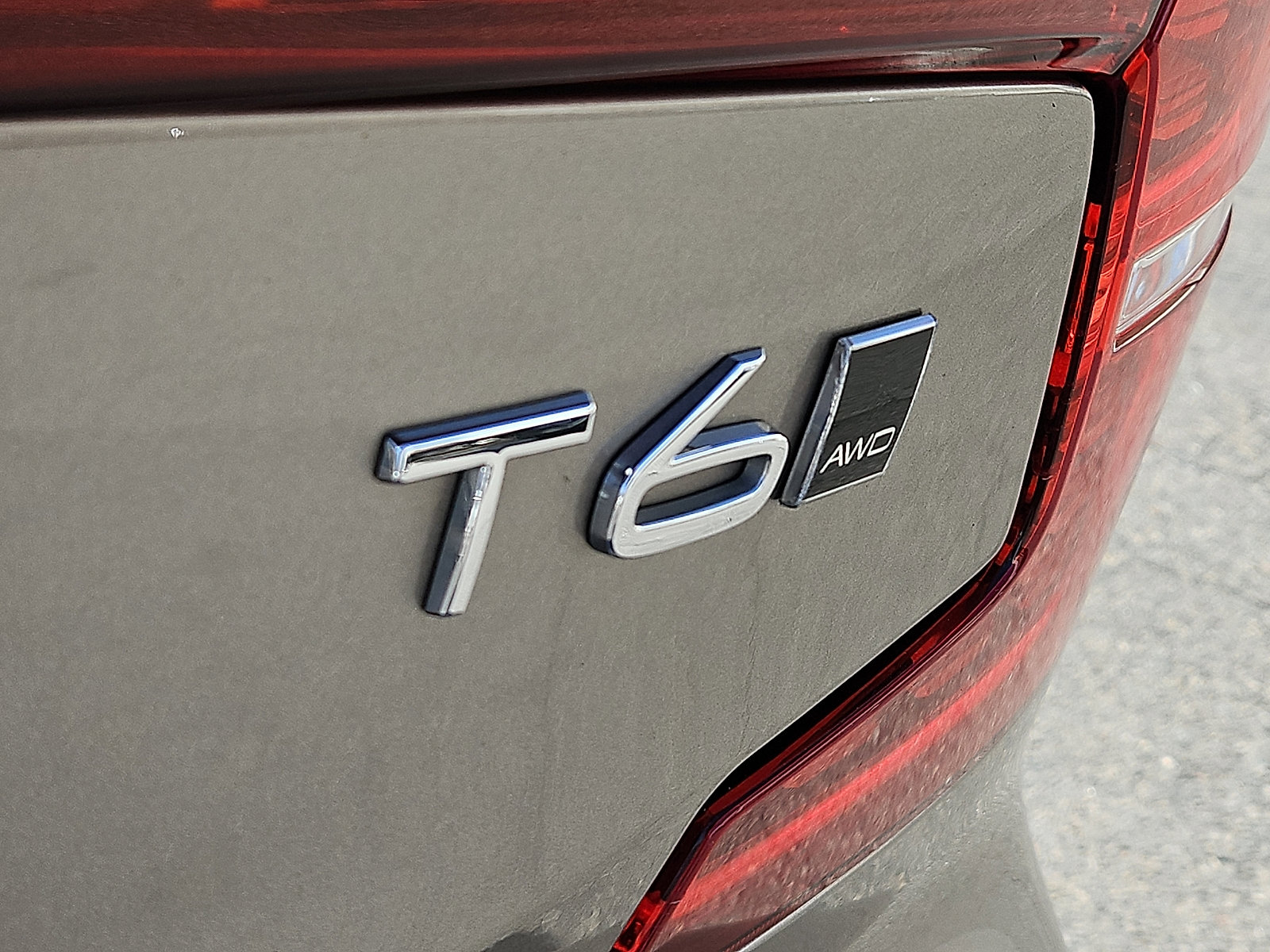 Used 2020 Volvo S60 T6 Momentum w/ Protection Package image 31