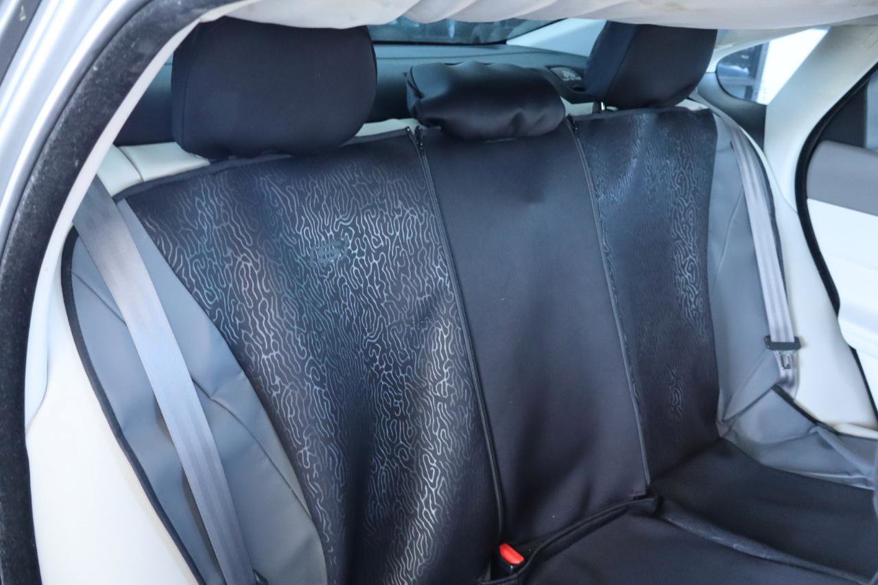 Used 2017 Jaguar XF Premium image 38