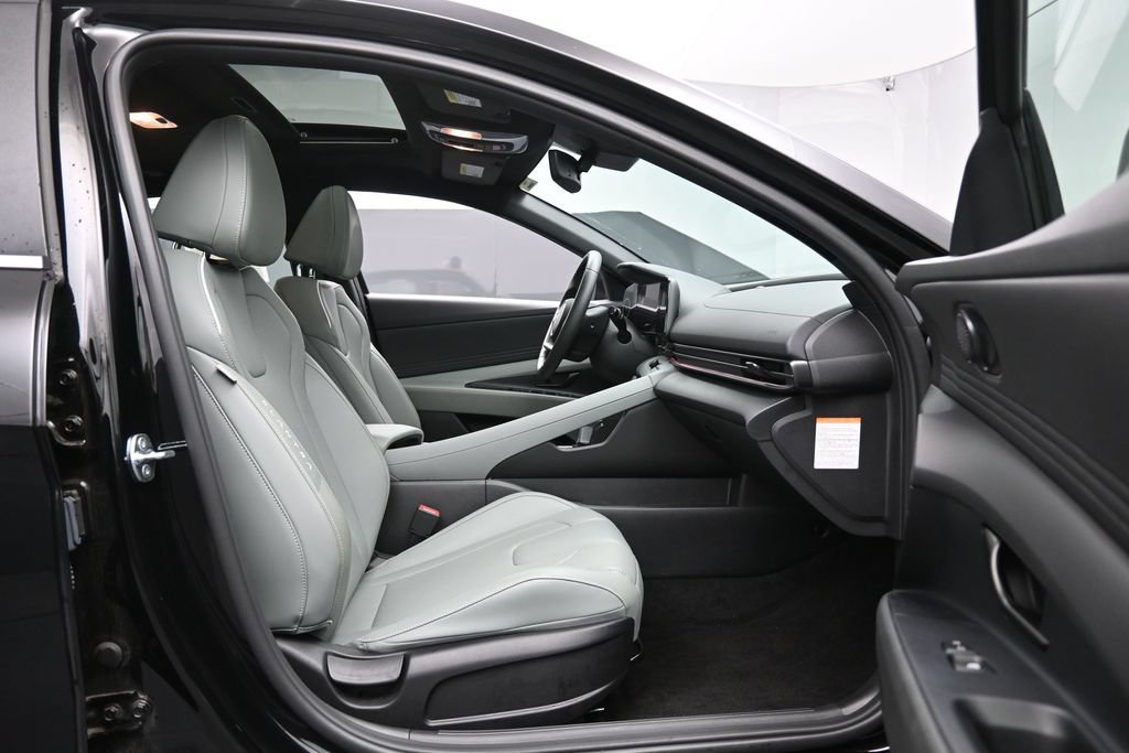 Certified 2026 Hyundai Elantra Limited w/ Cargo Package FWD image 28