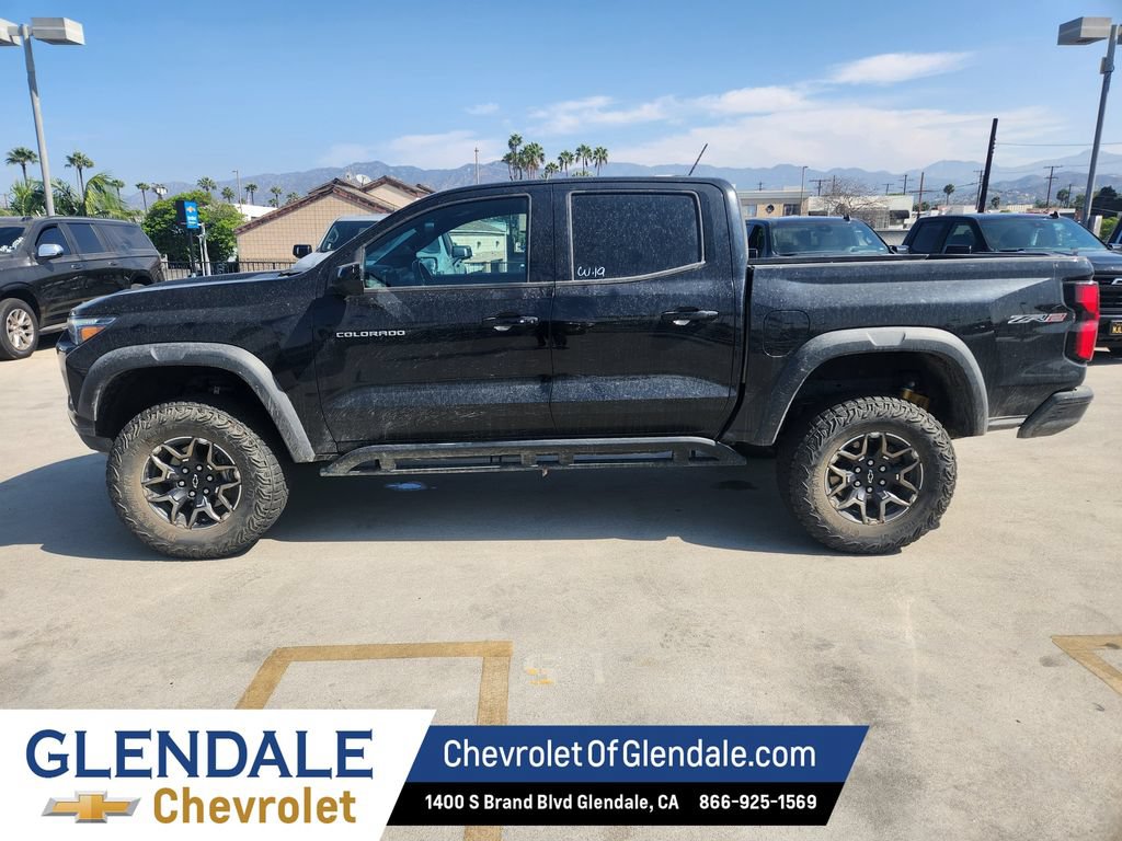 Used 2023 Chevrolet Colorado ZR2 AWD/4WD image 3