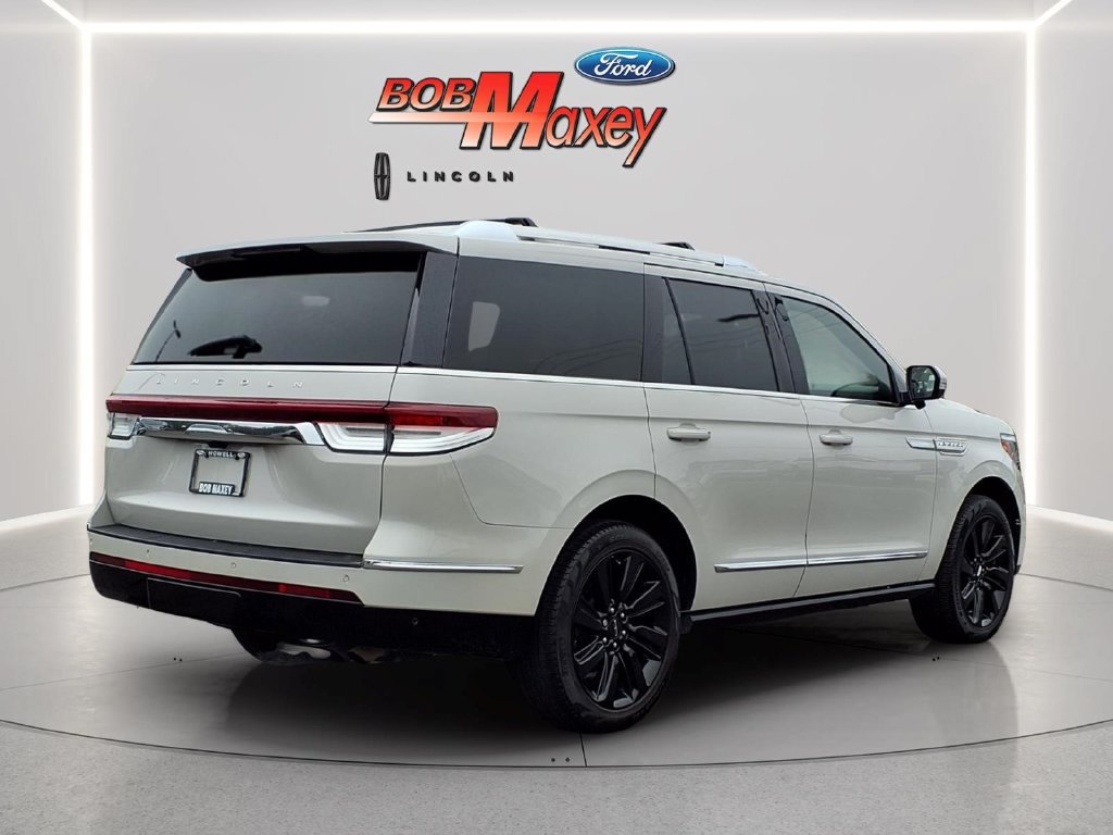 Used 2024 Lincoln Navigator Reserve AWD/4WD image 4