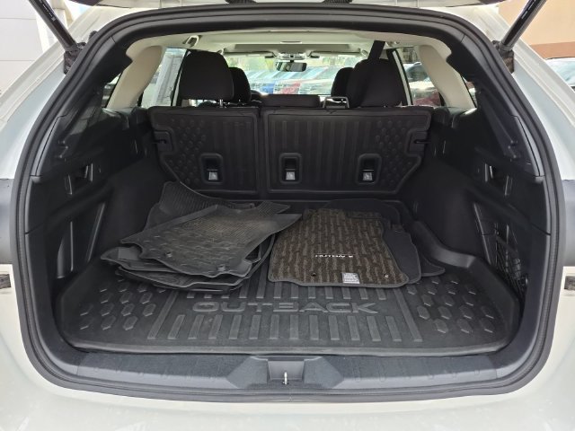 Used 2024 Subaru Outback Premium AWD/4WD image 31