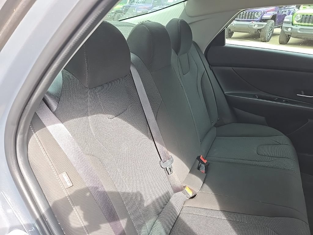 Used 2025 Hyundai Elantra SE FWD image 67