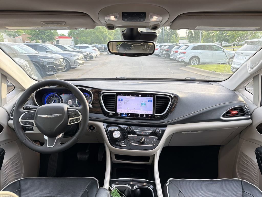 Used 2023 Chrysler Pacifica Limited FWD image 21