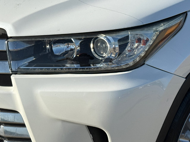 Used 2017 Toyota Highlander Limited FWD image 4