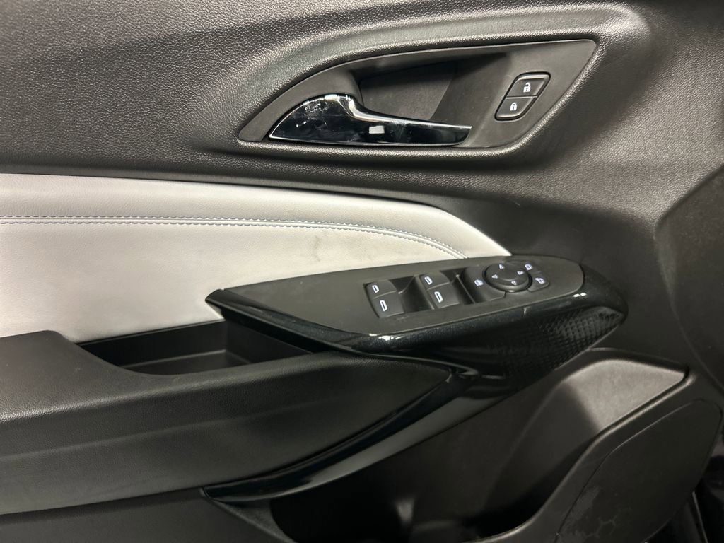 Used 2025 Chevrolet Trax LT w/ LT Convenience Package FWD image 14