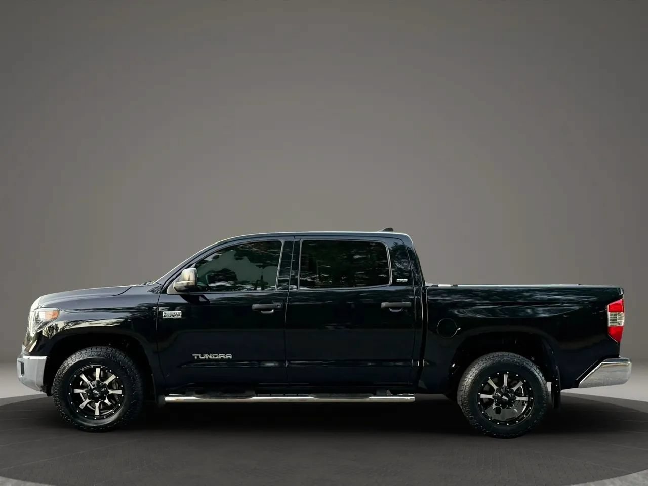 Used 2021 Toyota Tundra SR5 w/ SR5 Leather Package RWD image 7