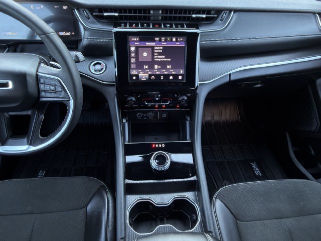 Used 2025 Jeep Grand Cherokee L Altitude AWD/4WD image 18