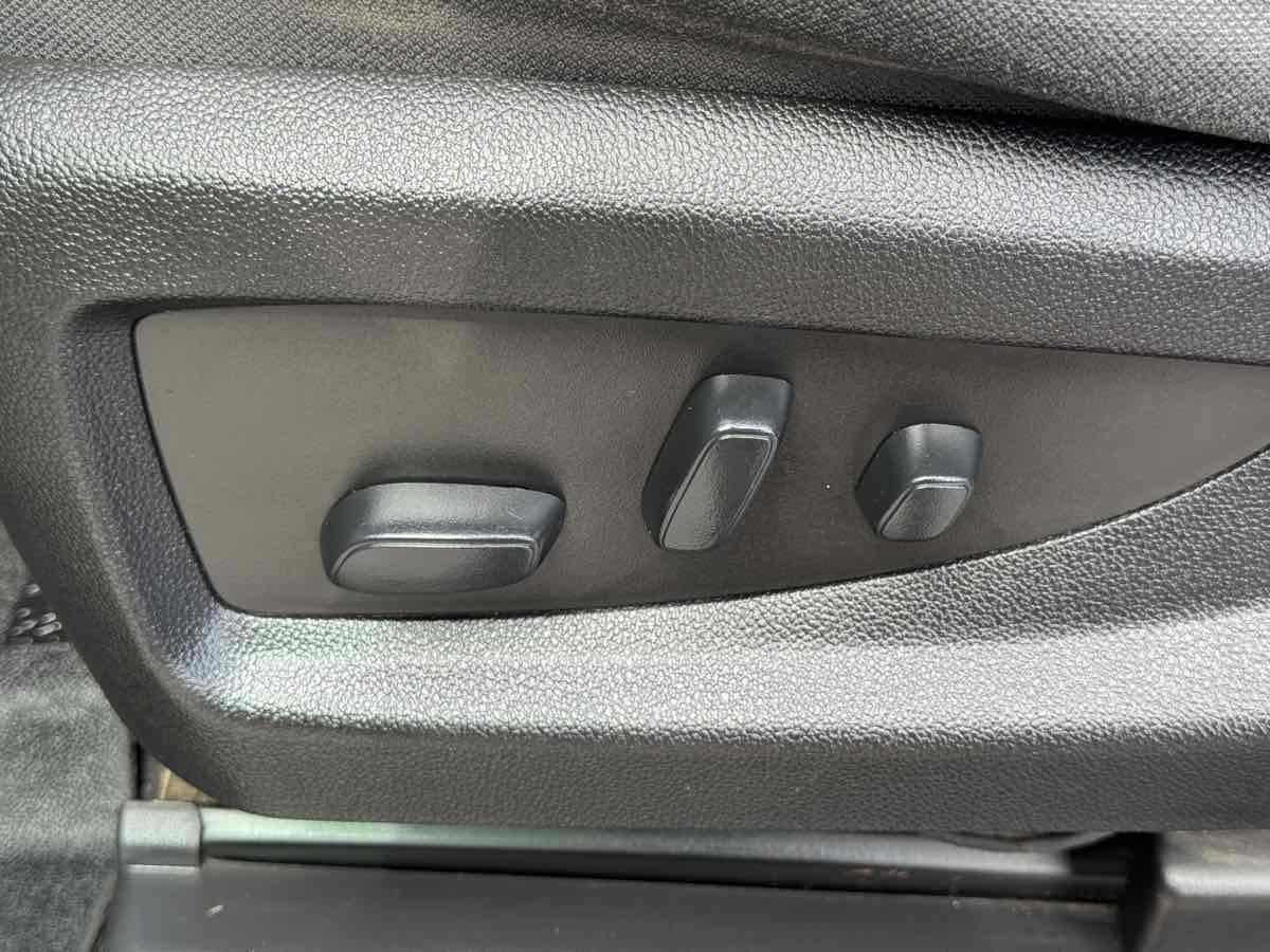 Used 2018 Chevrolet Silverado 1500 LT w/ All Star Edition RWD image 26