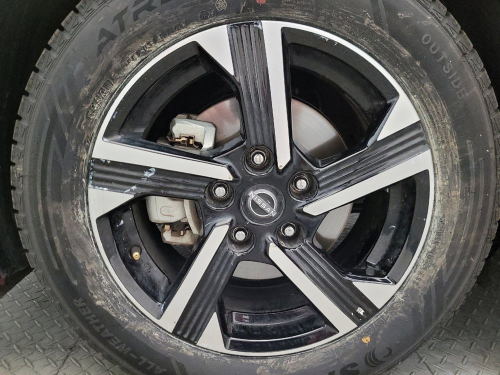 Used 2025 Nissan Sentra SV FWD image 31