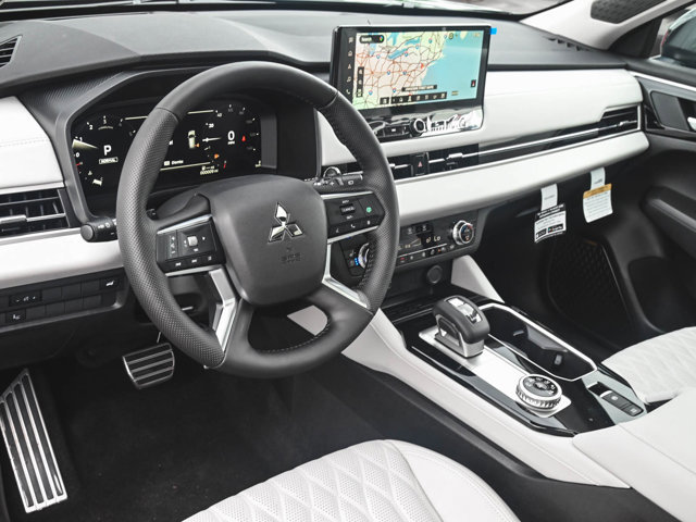 New 2025 Mitsubishi Outlander AWD image 14