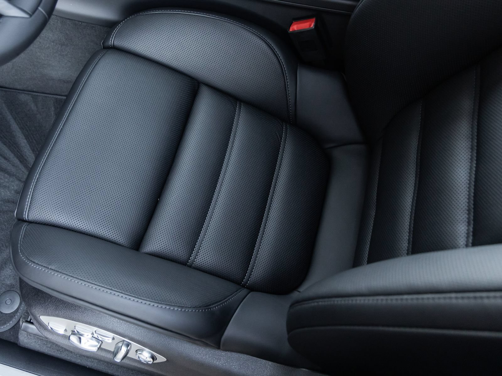Certified 2026 Porsche Macan S AWD/4WD image 25