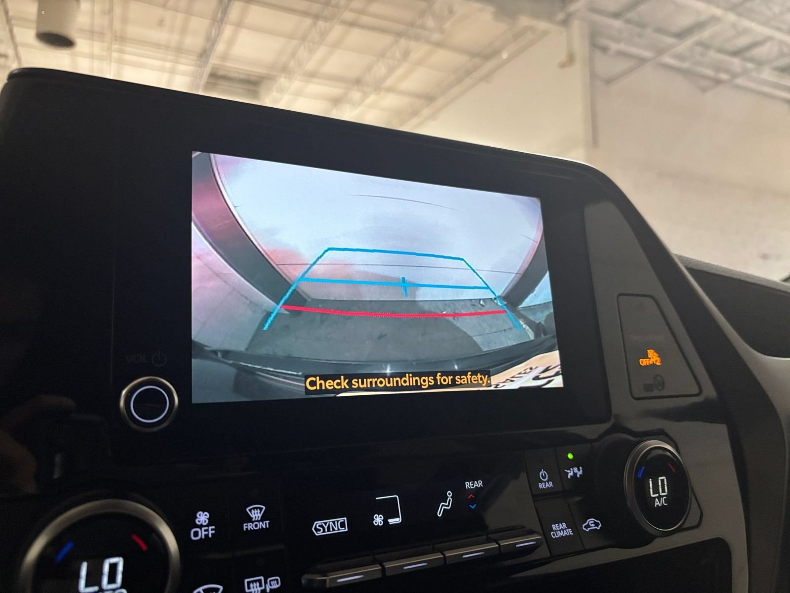 Used 2025 Toyota Highlander LE FWD image 21