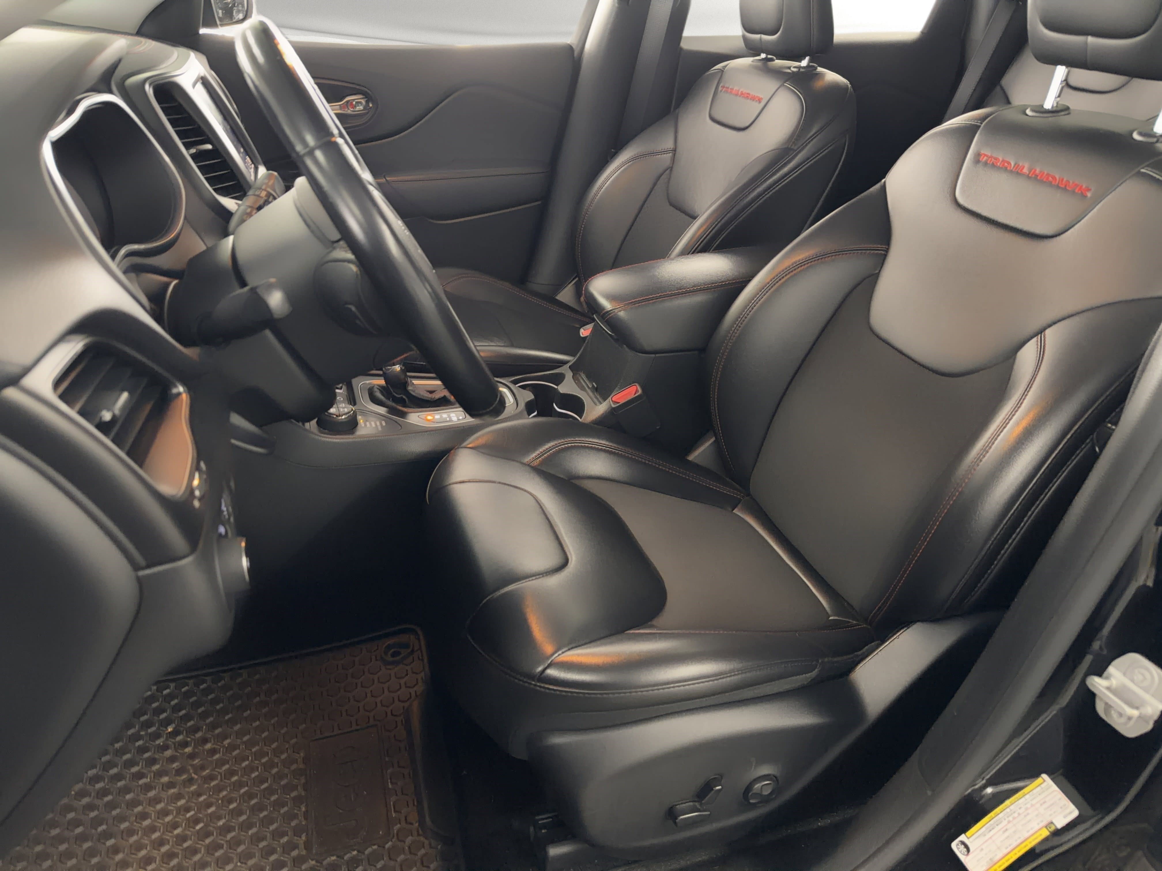Used 2019 Jeep Cherokee Trailhawk w/ Comfort/Convenience Group AWD/4WD image 5