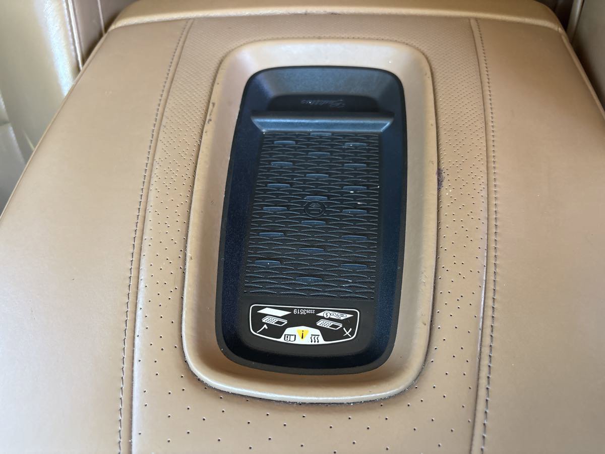 Used 2016 Cadillac Escalade Platinum image 39