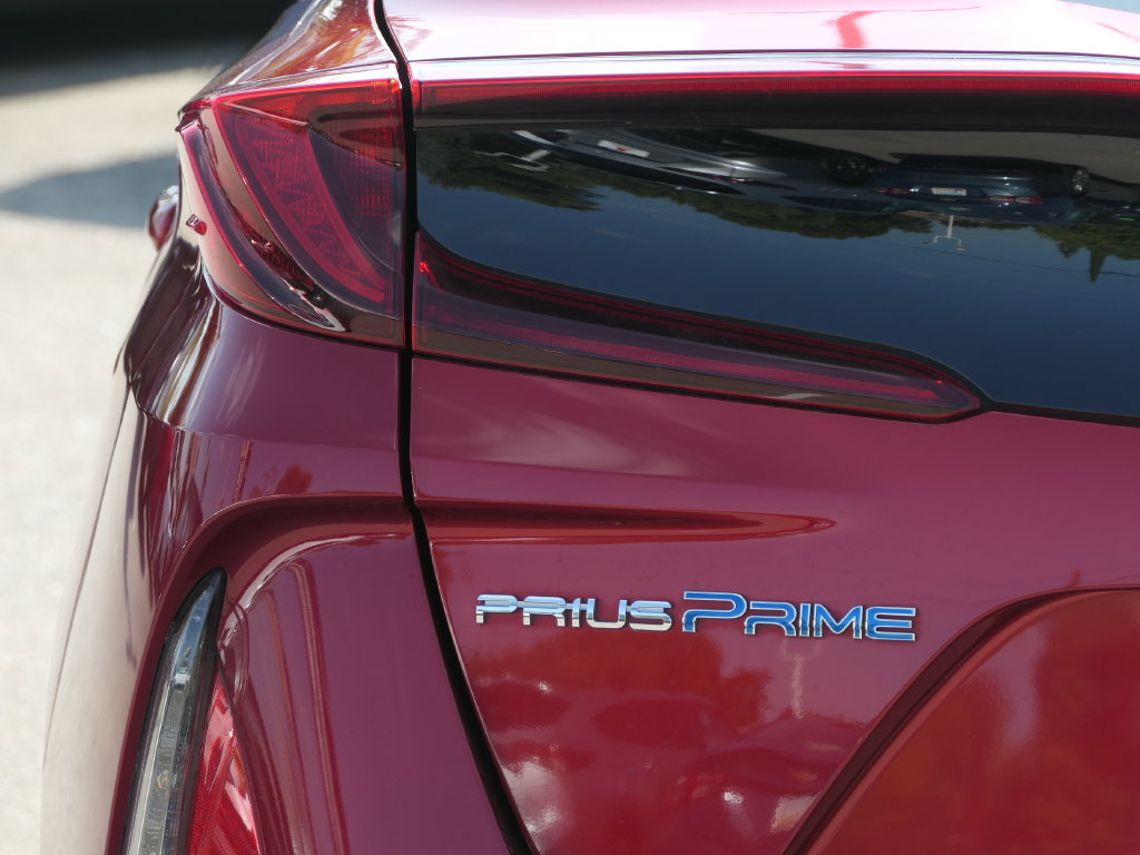 Used 2017 Toyota Prius Prime Advanced w/ Carpet Mat Package FWD image 5