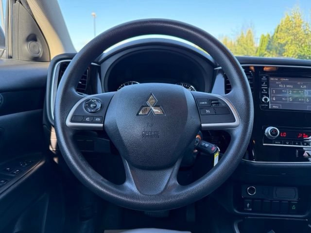 Used 2020 Mitsubishi Outlander ES AWD/4WD image 18
