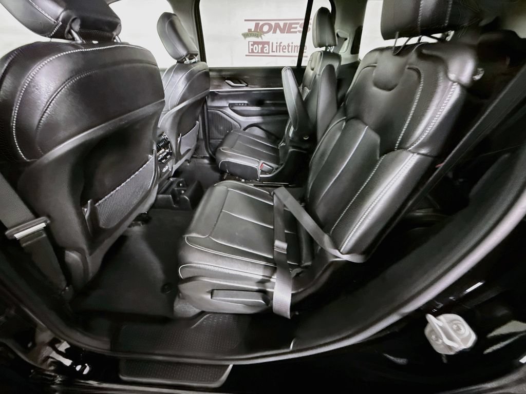 Used 2023 Jeep Grand Cherokee L Limited AWD/4WD image 27