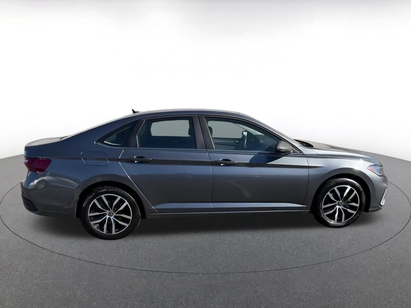 Used 2025 Volkswagen Jetta SE image 15