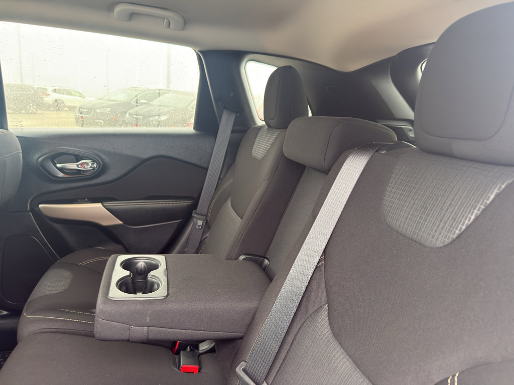 Used 2017 Jeep Cherokee Latitude w/ Comfort/Convenience Group image 34