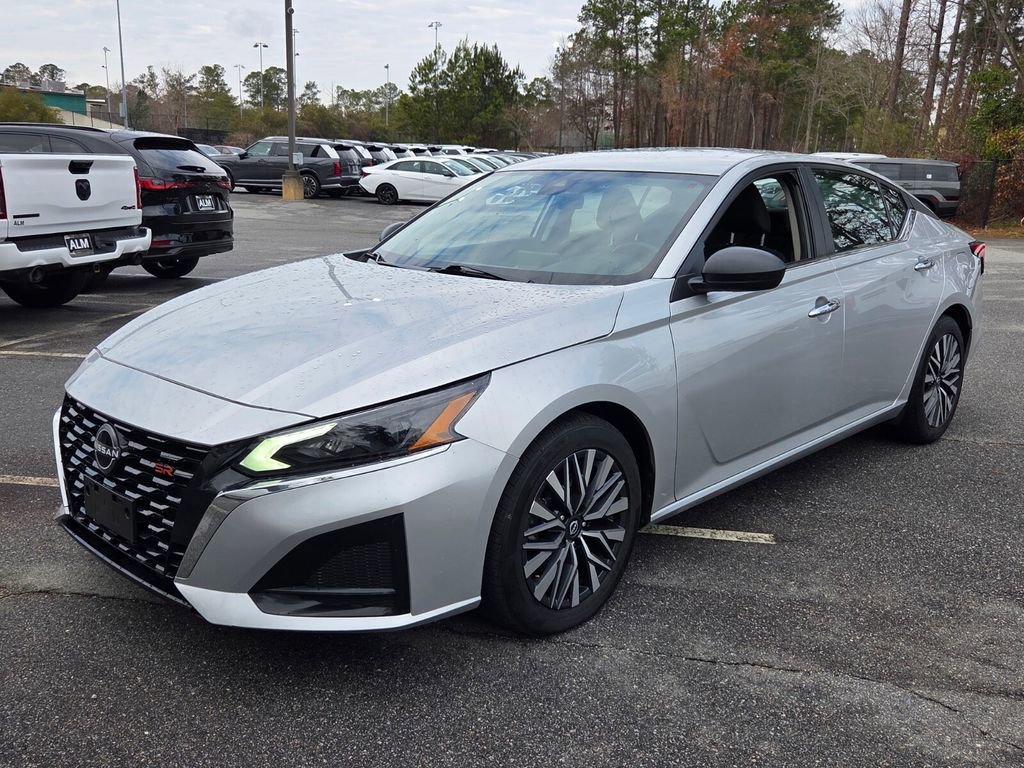 Used 2024 Nissan Altima 2.5 SV image 1