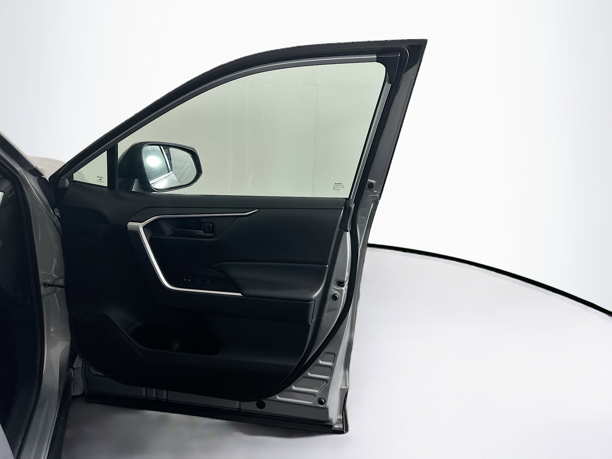 Used 2025 Toyota RAV4 LE image 32