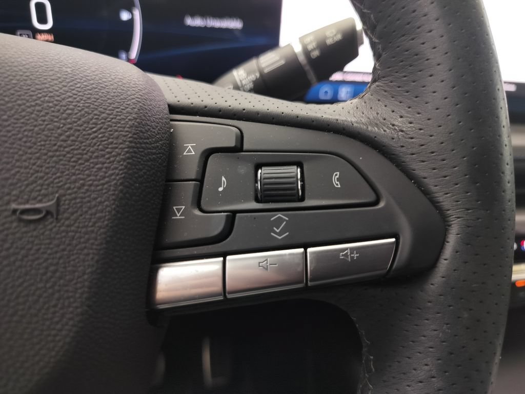 Used 2025 Cadillac XT4 Sport FWD image 14