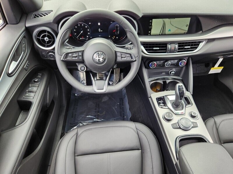 New 2025 Alfa Romeo Stelvio Sprint image 6