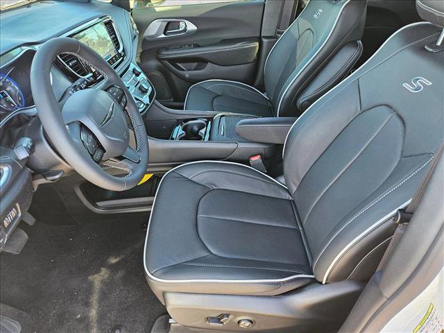 New 2026 Chrysler Pacifica Limited w/ S Appearance Package image 4