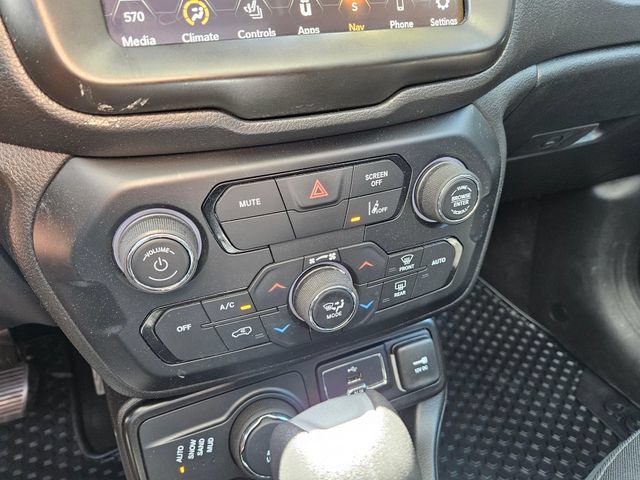 Used 2023 Jeep Renegade Altitude w/ Sun/Sound Group AWD/4WD image 32