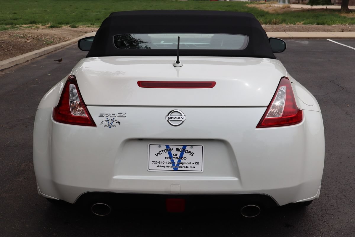 Used 2019 Nissan 370Z Touring RWD image 6