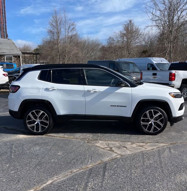 Used 2024 Jeep Compass Limited w/ Elite Group image 6