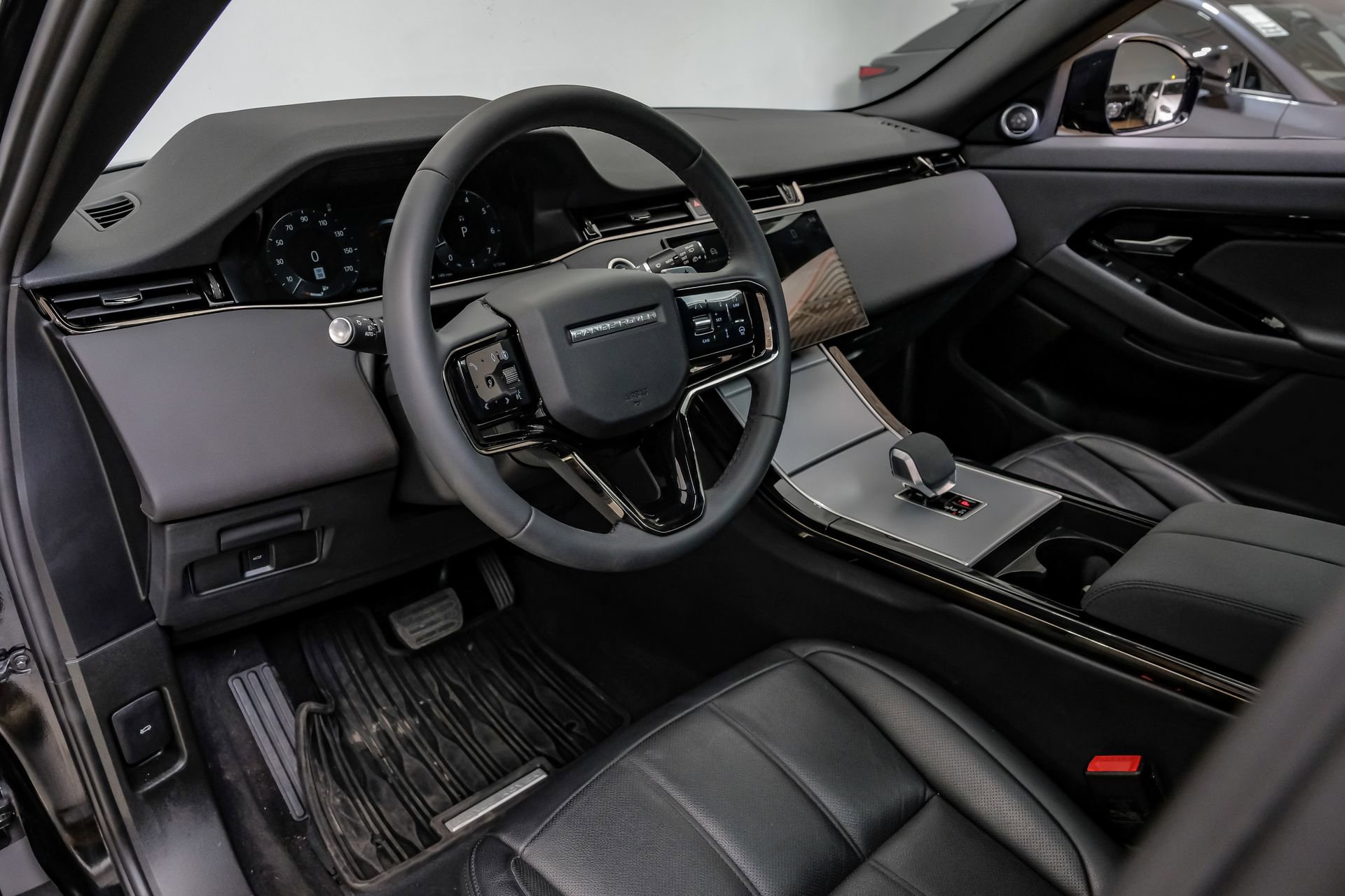Used 2024 Land Rover Range Rover Evoque S AWD/4WD image 3