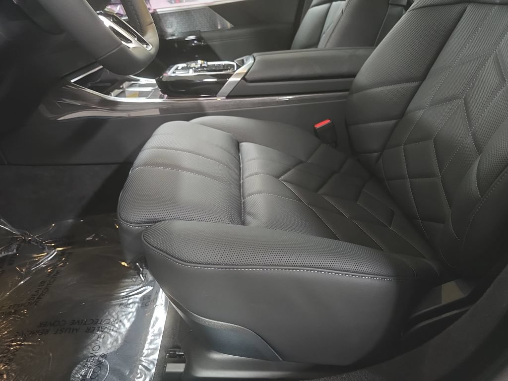New 2026 BMW 760i xDrive w/ Luxury Rear Seating Package AWD/4WD image 15