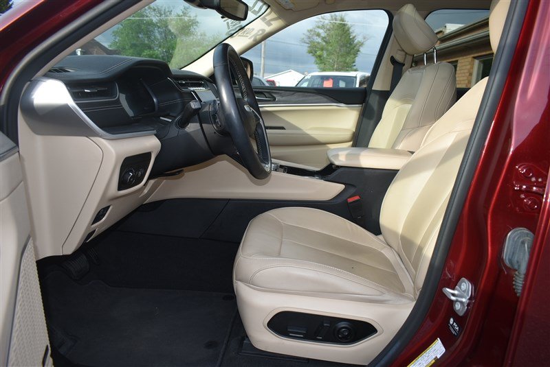 Used 2022 Jeep Grand Cherokee L Limited AWD/4WD image 15