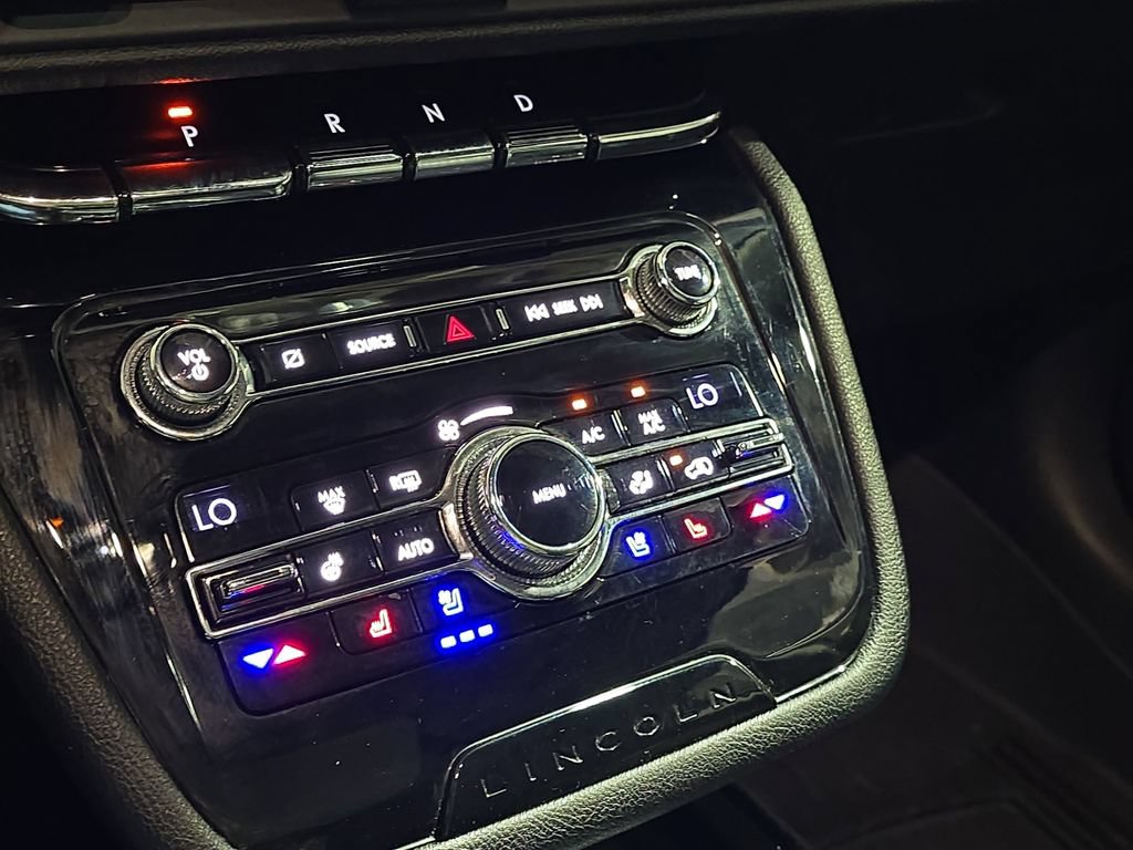 Used 2020 Lincoln Corsair AWD w/ Premium Package image 32